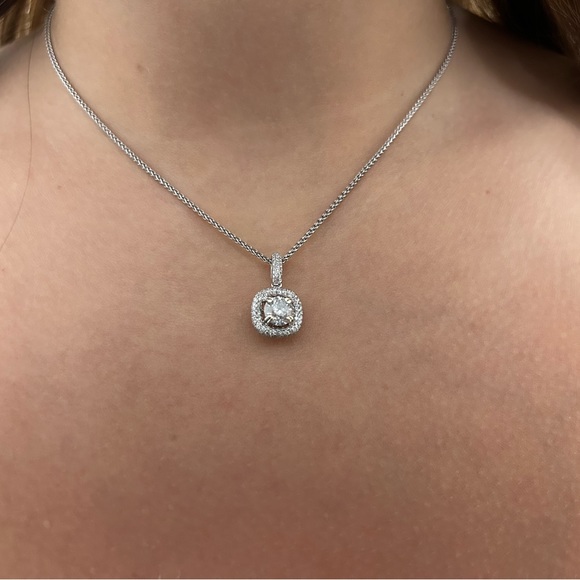 Halo pendant necklace - Picture 3 of 3